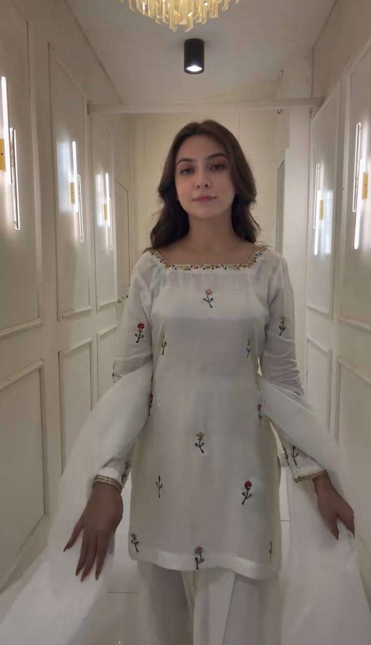 Women's Raw Silk Floral Printed Straight Kurti With Salwar and Dupatta Set - Image 6