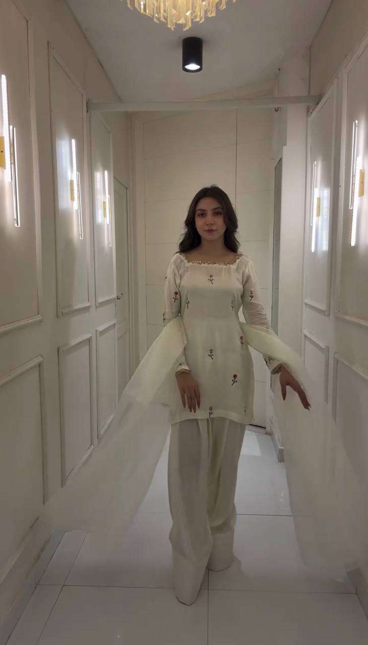 Women's Raw Silk Floral Printed Straight Kurti With Salwar and Dupatta Set - Image 2